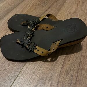 Reef Black and Tan Floral Sandals